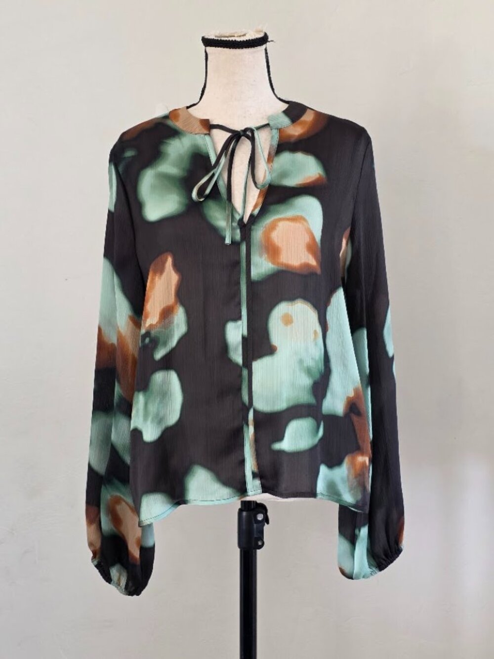 Worthington NWT Split Crew Neck Blouse Mint Brown Abstract Watercolor Small